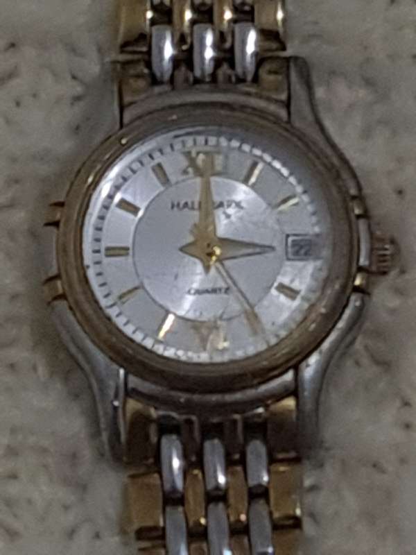 Ladies Hallmark Quartz watch with date at 3