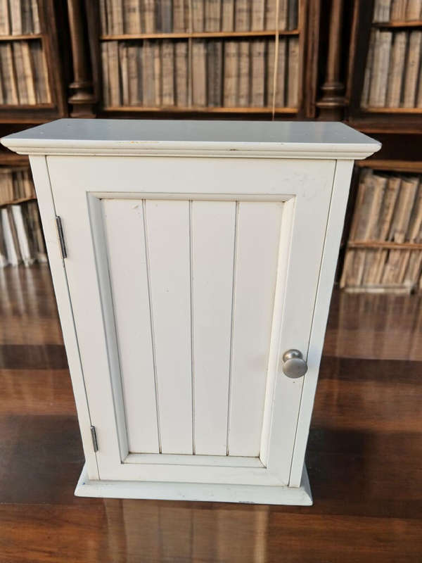 Small white bathroom cupboard