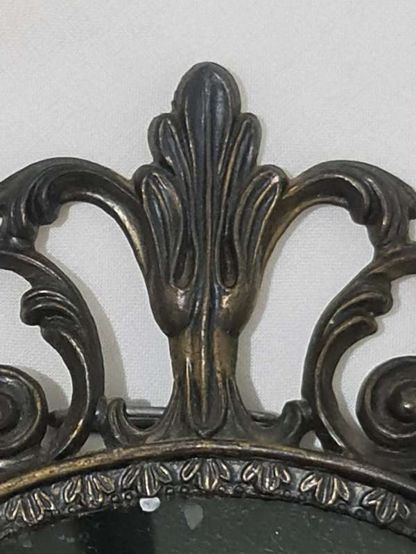 Made in Italy Frame with dome glass (c)