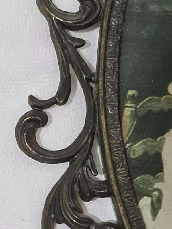 Made in Italy Frame with dome glass (c)