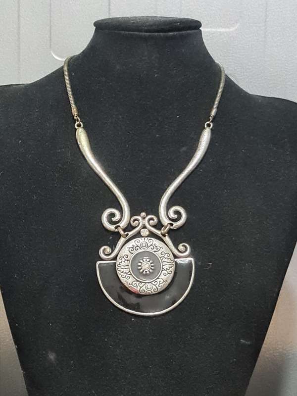Silver Tone boho necklace