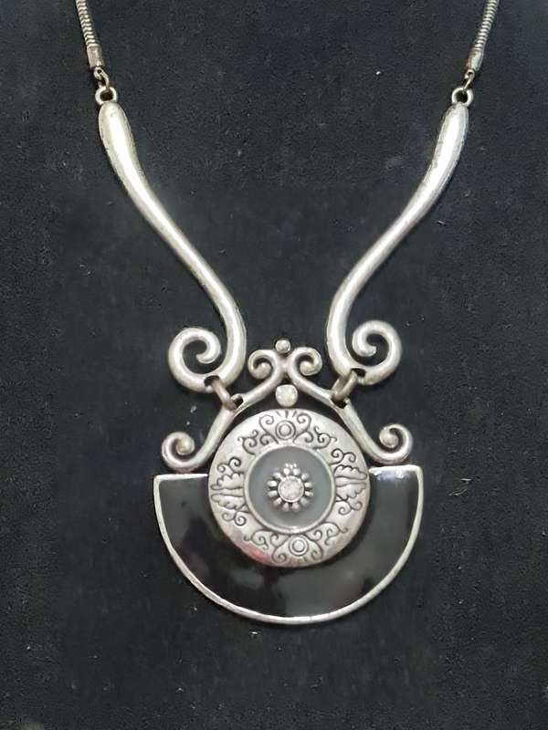 Silver Tone boho necklace