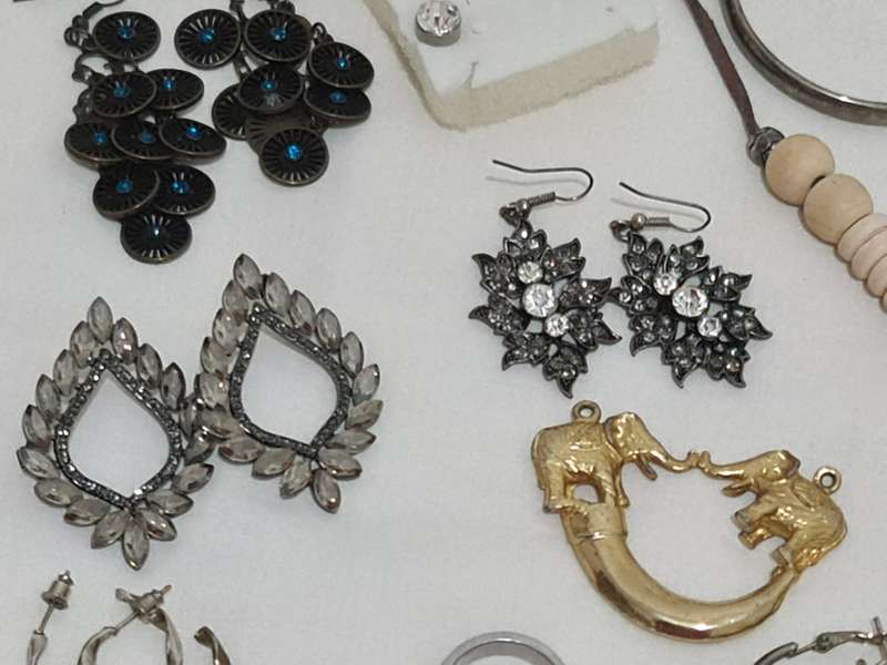 Mixed lot costume Jewelry