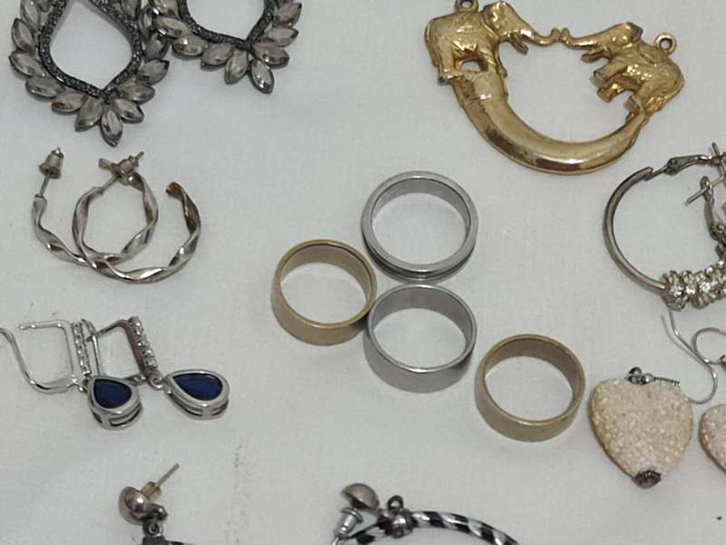Mixed lot costume Jewelry