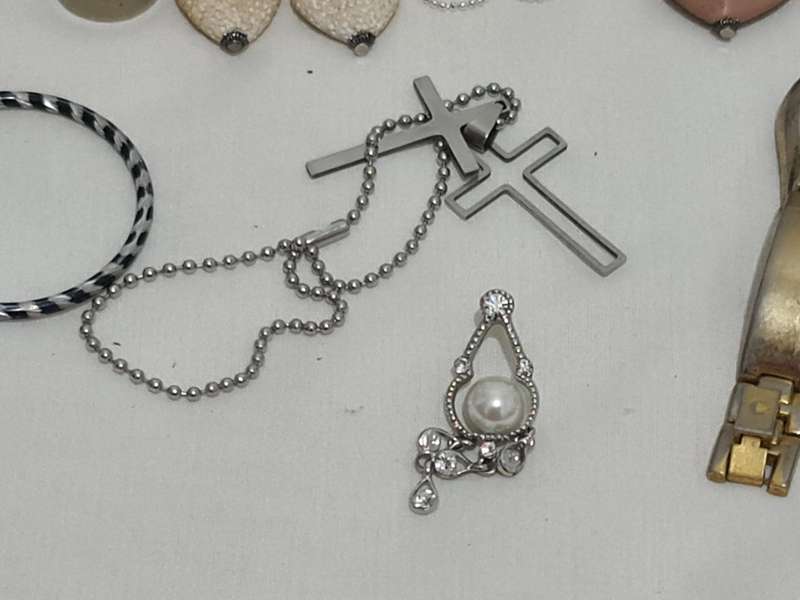 Mixed lot costume Jewelry