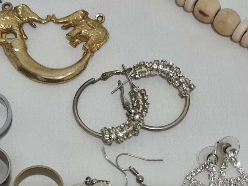 Mixed lot costume Jewelry