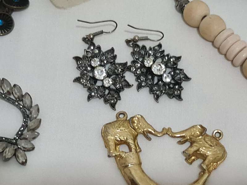 Mixed lot costume Jewelry