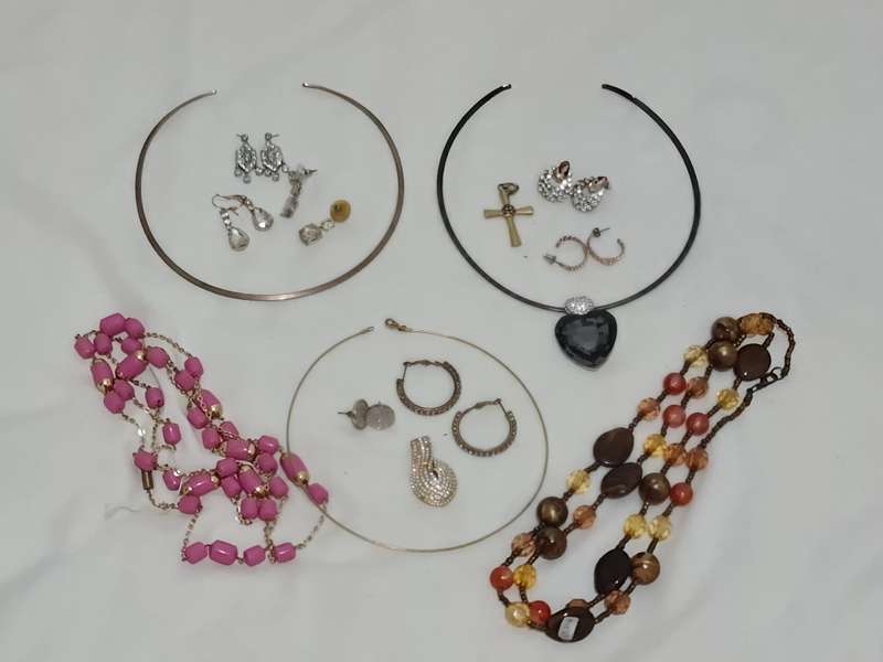 Mixed lot of Costume Jewlery