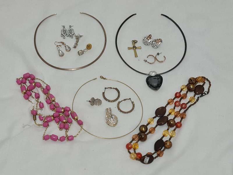 Mixed lot of Costume Jewlery