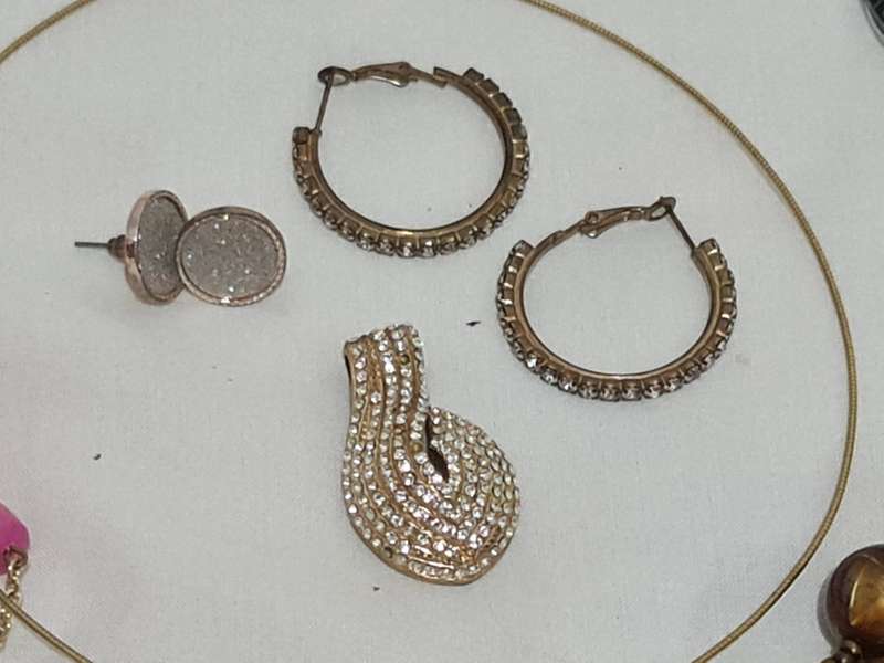 Mixed lot of Costume Jewlery