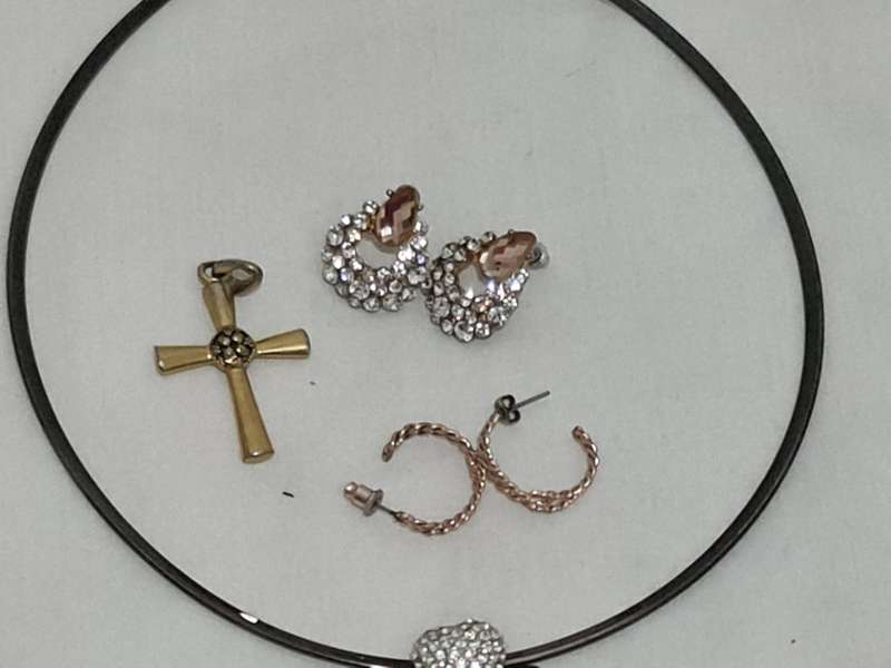 Mixed lot of Costume Jewlery