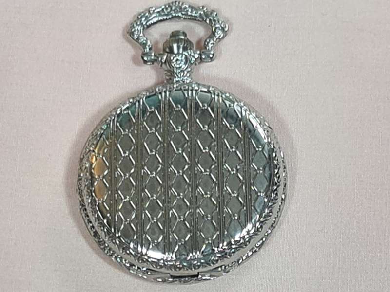 Pocket Watch: Quartz silver tone