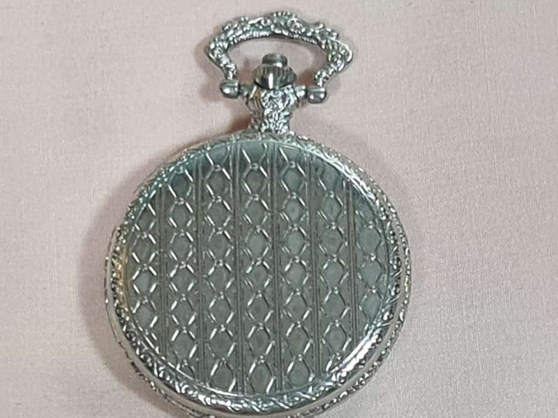 Pocket Watch: Quartz silver tone
