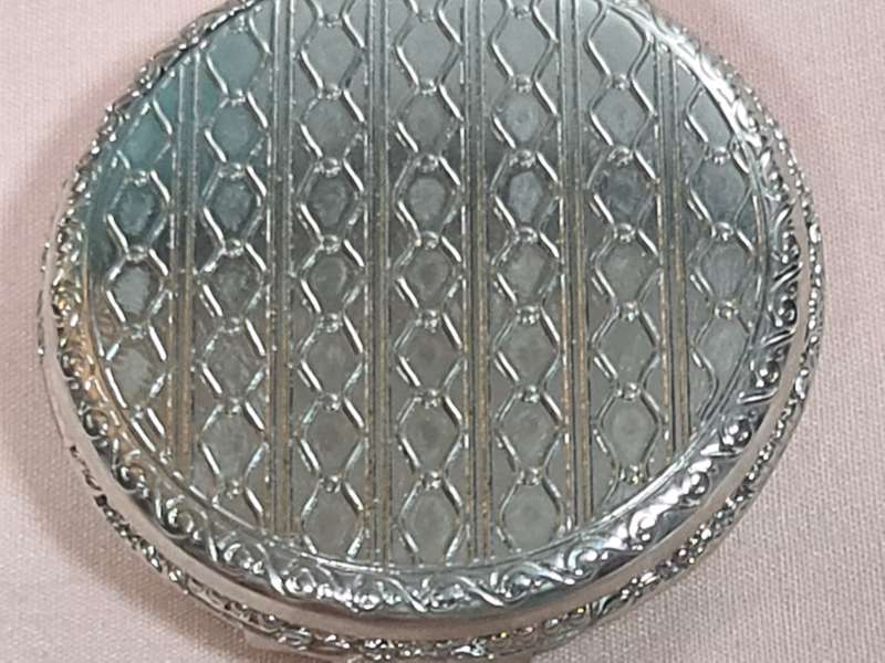 Pocket Watch: Quartz silver tone