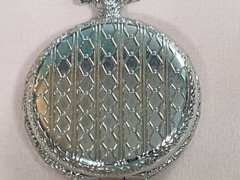 Pocket Watch: Quartz silver tone