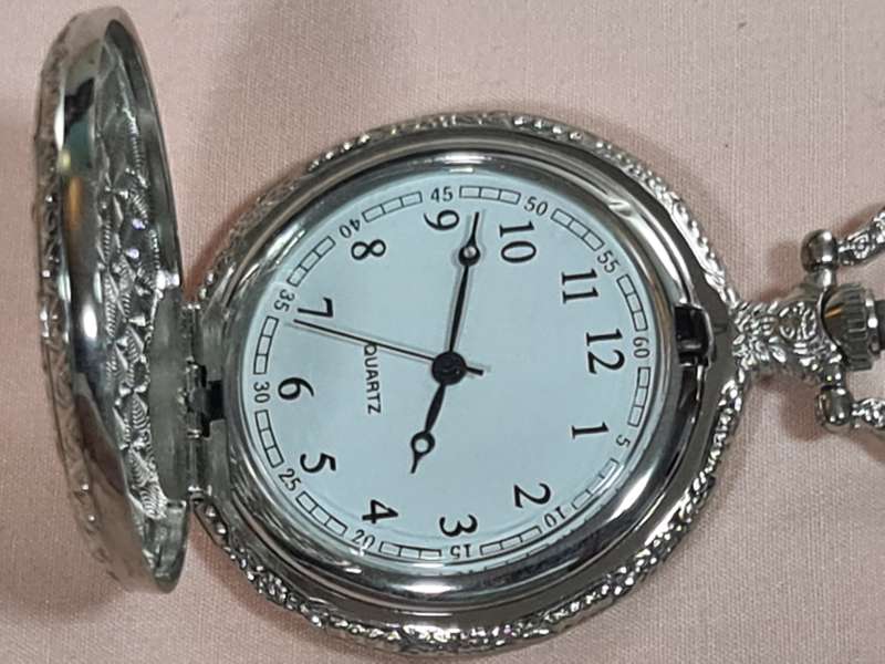 Pocket Watch: Quartz silver tone