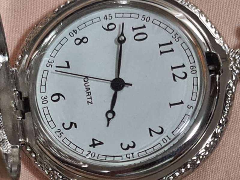 Pocket Watch: Quartz silver tone
