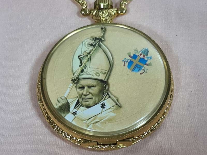 Pocket Watch: Quartz. Pope