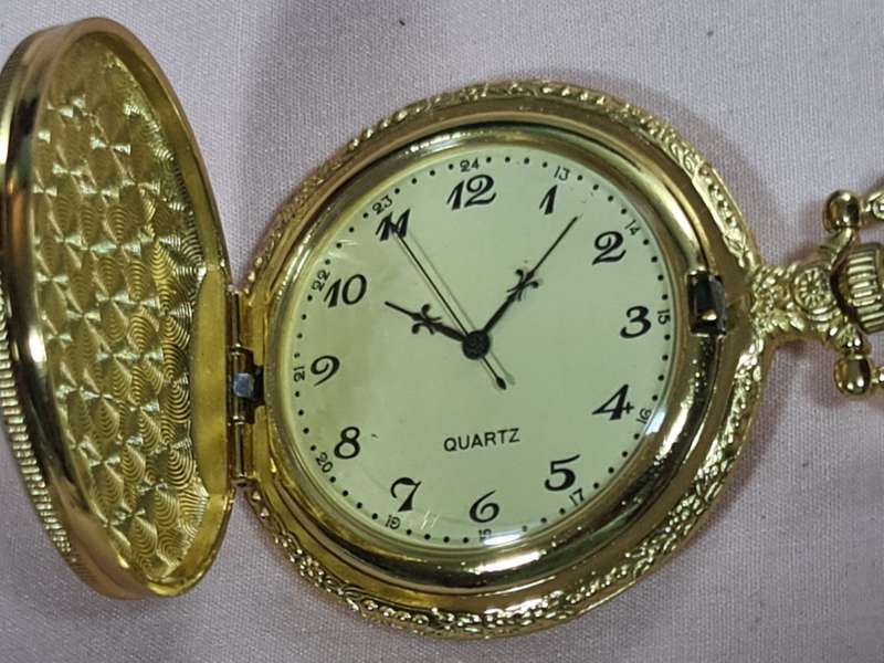 Pocket Watch: Quartz. Pope