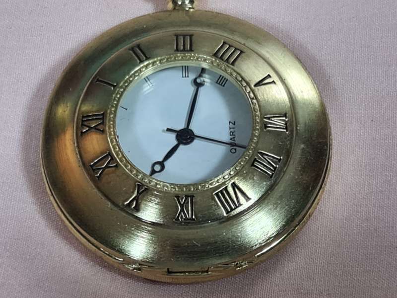 Pocket Watch: Quartz Gold tone half Hunter
