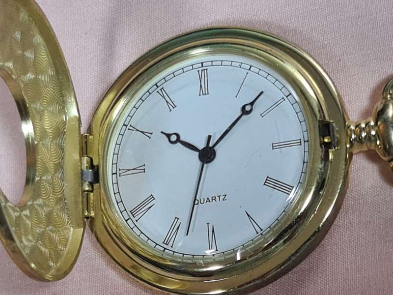 Pocket Watch: Quartz Gold tone half Hunter