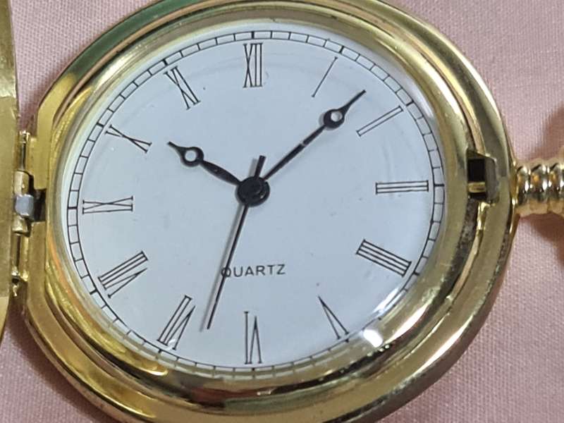 Pocket Watch: Quartz Gold tone half Hunter