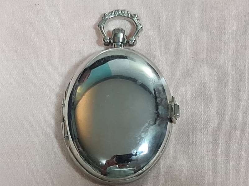 Pocket Watch: Quartz Oval