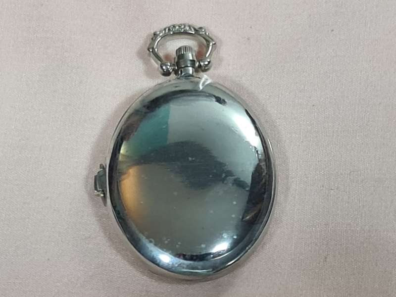 Pocket Watch: Quartz Oval