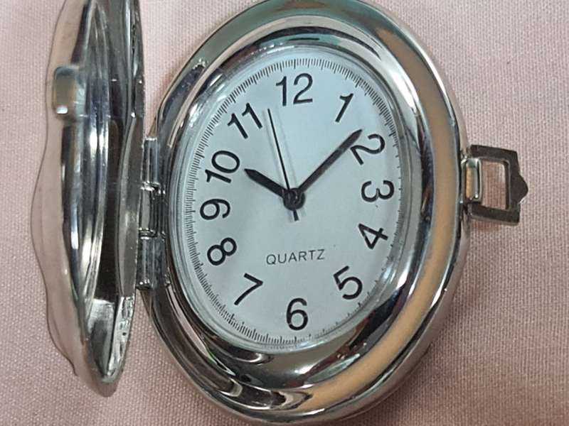 Pocket Watch: Quartz Oval