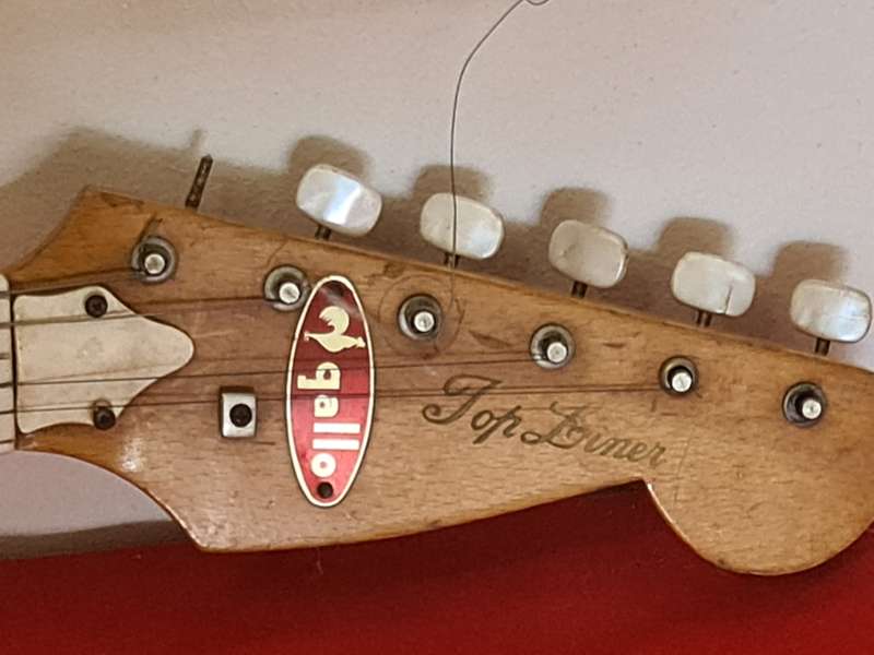 Gallo red Guitar