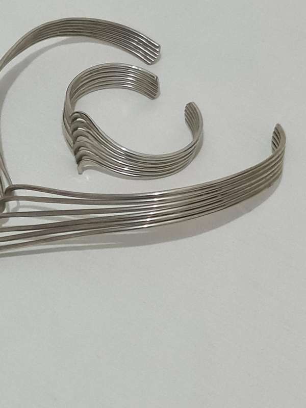Vintage steel v shaped choker with bangle
