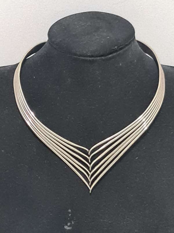 Vintage steel v shaped choker with bangle