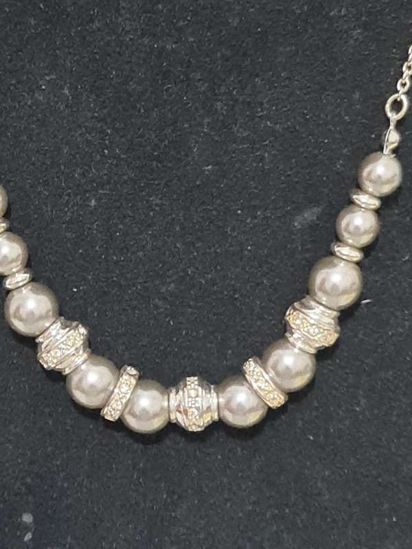 Grey faux pearl Necklace with bracelet