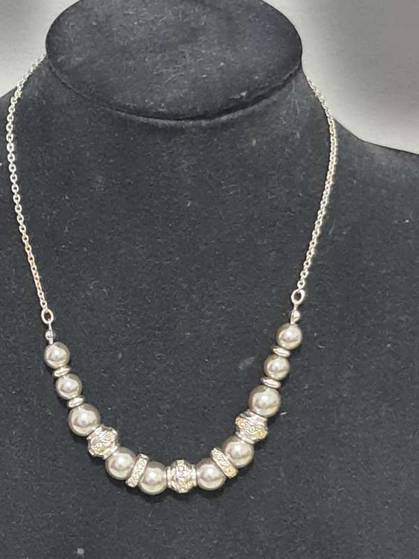Grey faux pearl Necklace with bracelet