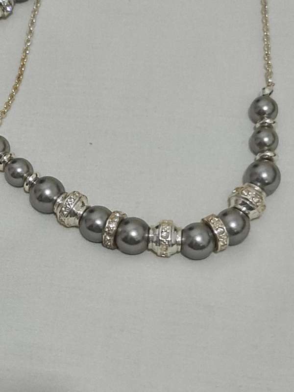 Grey faux pearl Necklace with bracelet
