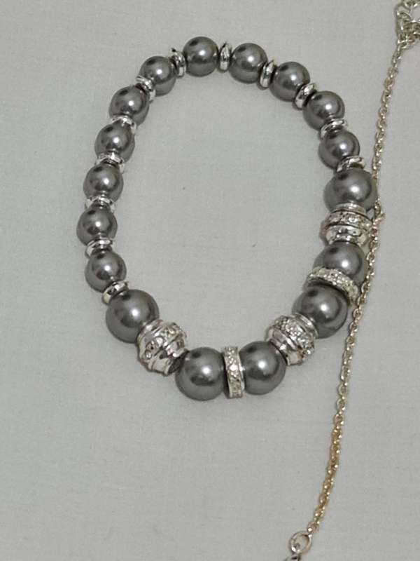Grey faux pearl Necklace with bracelet