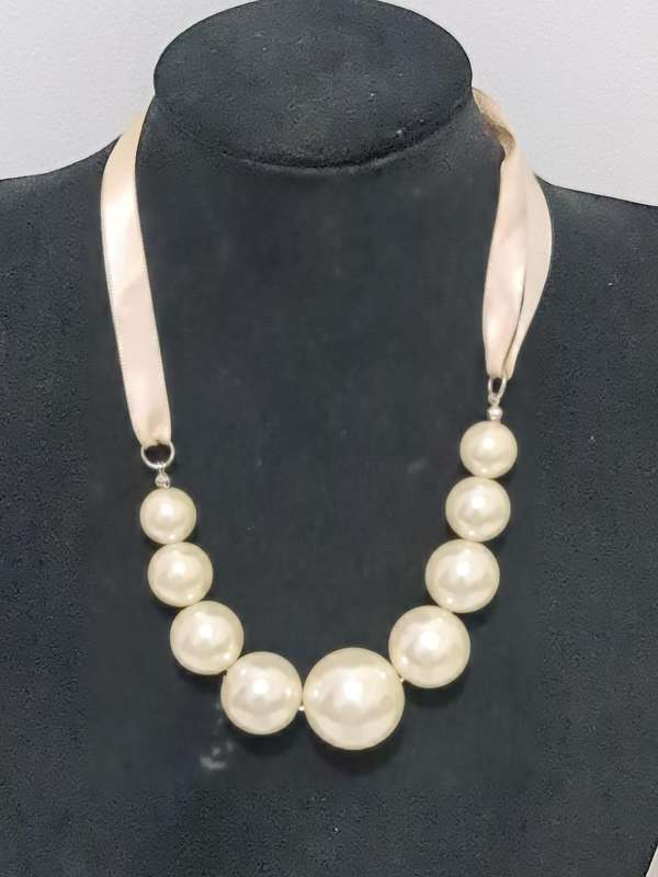 Large Faux pearl necklace