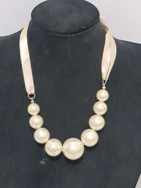 Large Faux pearl necklace