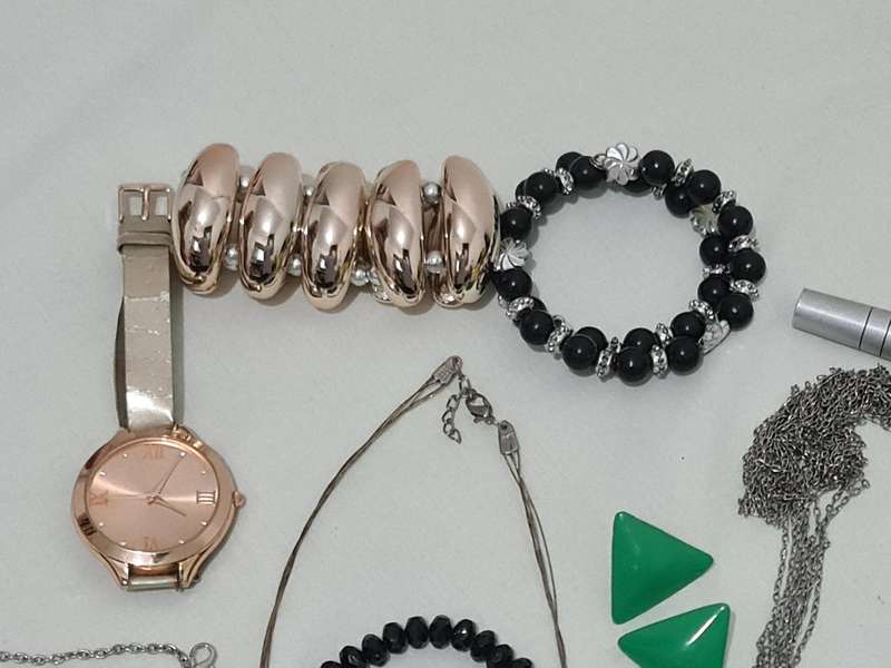 Mixed lot jewelry and watches