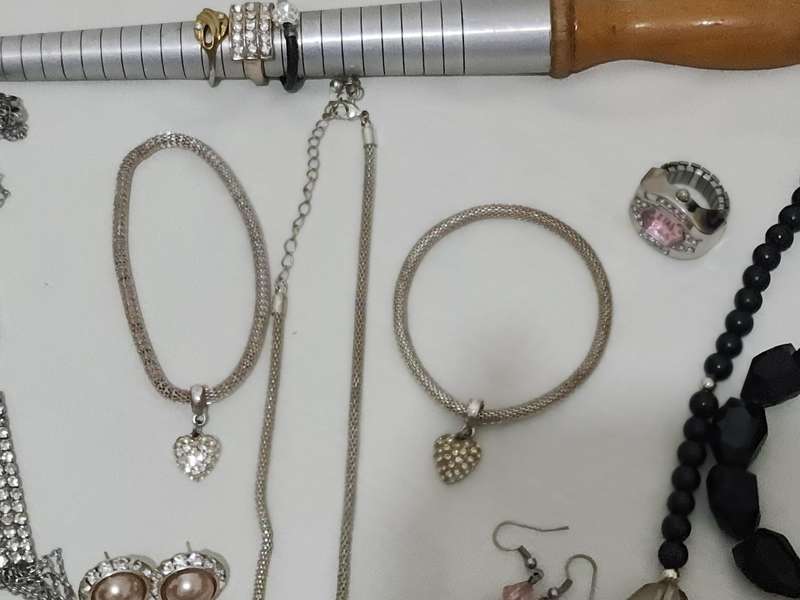 Mixed lot jewelry and watches