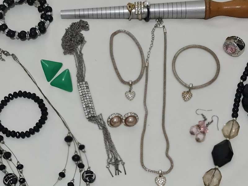 Mixed lot jewelry and watches