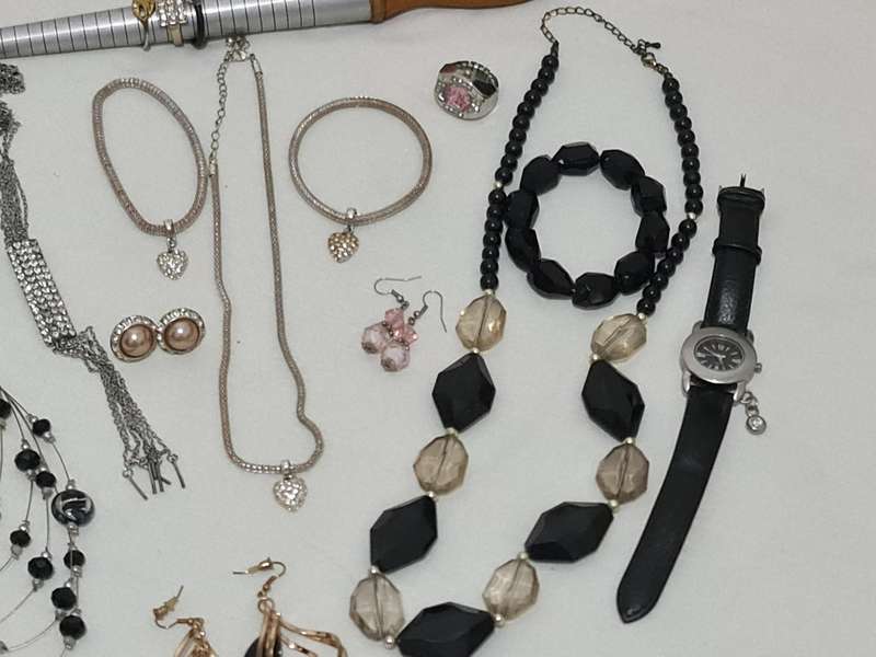 Mixed lot jewelry and watches