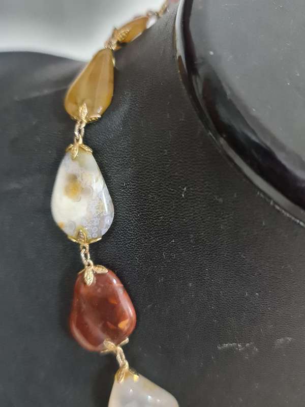 Vintage single string Agate Necklace p