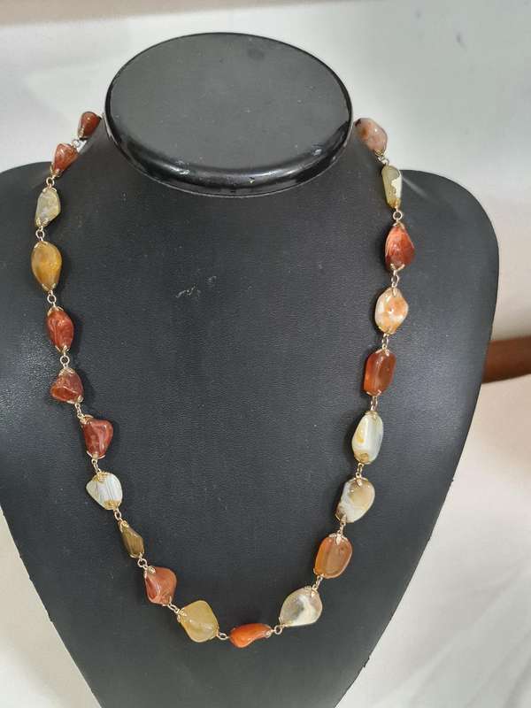 Single string Agate Necklace