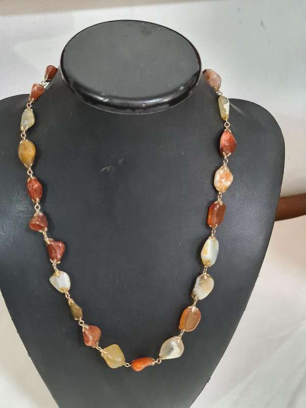 Single string Agate Necklace