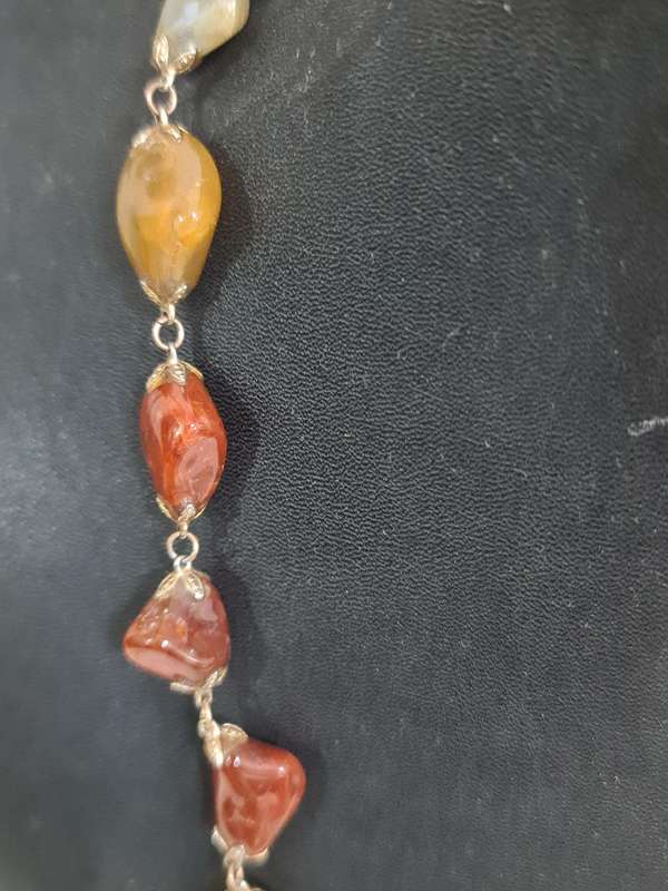 Single string Agate Necklace