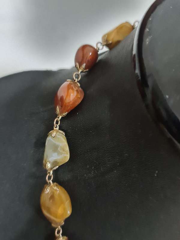 Single string Agate Necklace