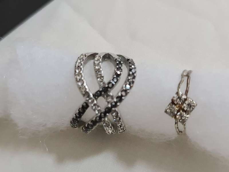 Mixed Vintage Jewelry. Brooches, rings, earrings, necklaces.