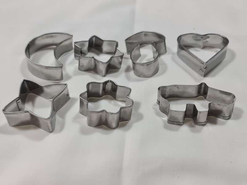 X6 Vintage sandwich/cookie cutters