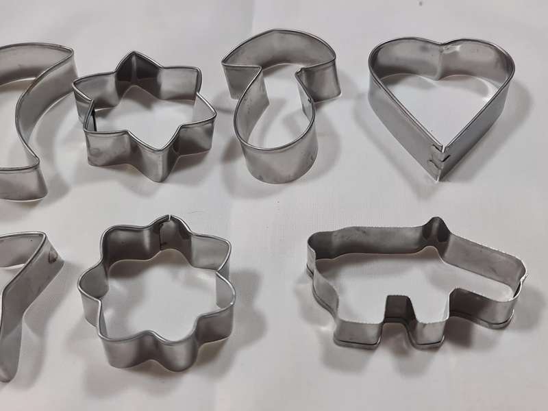 X6 Vintage sandwich/cookie cutters